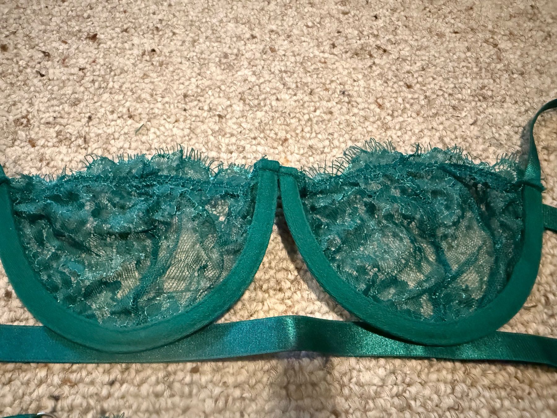 Sonstige Unterwäsche: Dessous-Set BH & String Grün Spitze Gr. ca. 75B – Gebraucht aus Hundwil von Sandysan1702 2