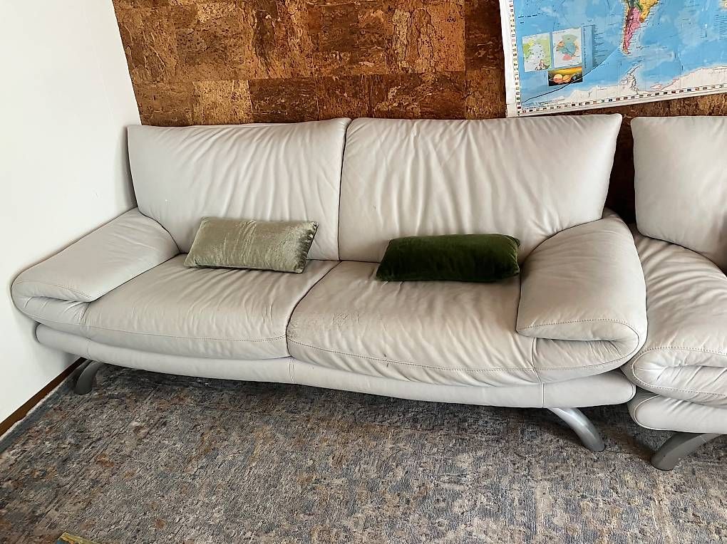 Divani: Zwei Ledersofas 200/160 – Usato da Simplon Dorf venduto da fraueulalia