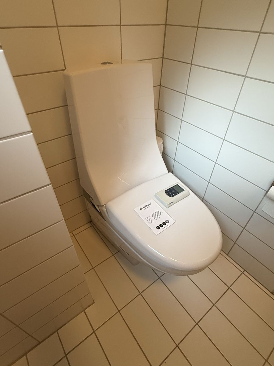 Geberit WC: Geberit AquaClean 8000plus Dusch-WC Weiss – Gebraucht aus Reinach BL von rom_jb5y 2