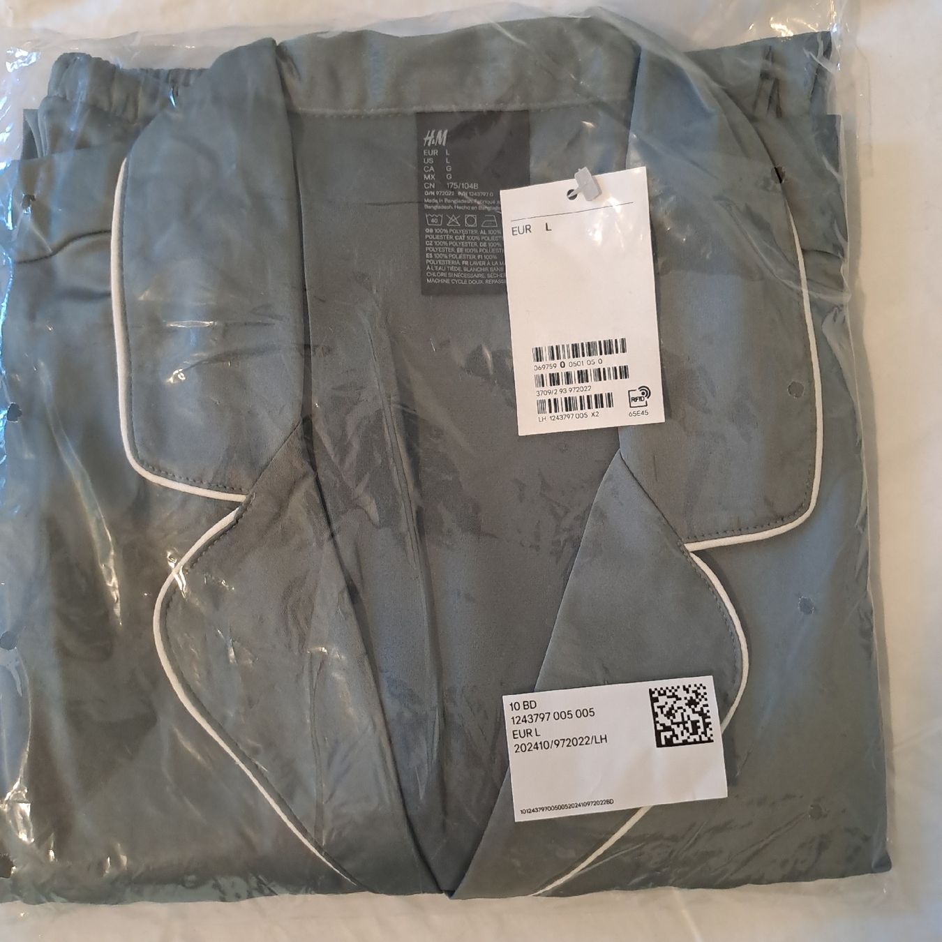 Negligees & Pyjamas: Satin pyjama H&M – Neu und originalverpackt aus Oberengstringen von ger_v5h5 5