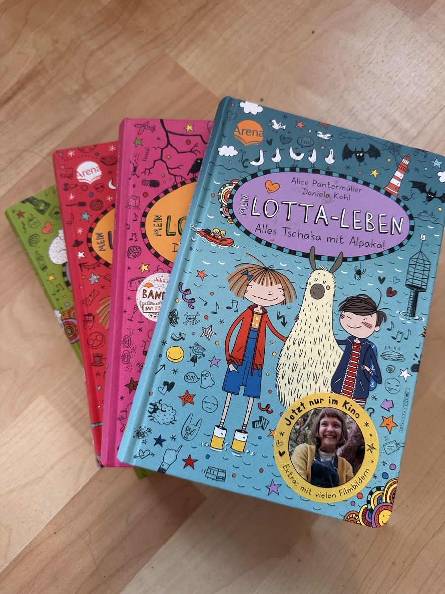 Libri: Mein Lotta Leben, vier bänder – Nuovo (secondo la descrizione) da Allenwinden venduto da pampelmuse78