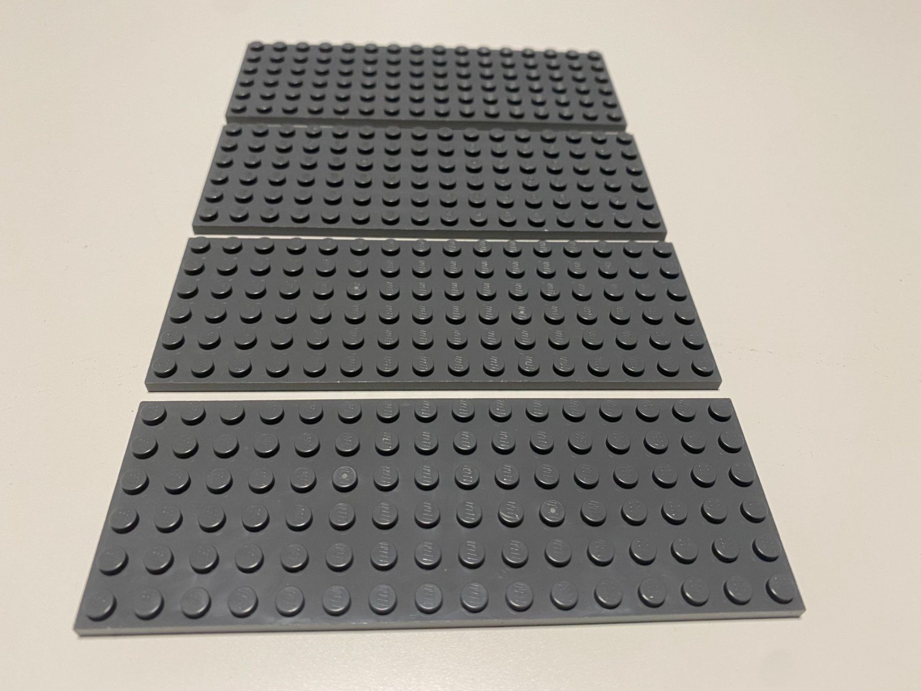 Lego Giocattoli: LEGO - 4 - GRAUE - PLATTEN - 16 X 6 - NOPPEN – Usato da Gelterkinden venduto da ajdt4