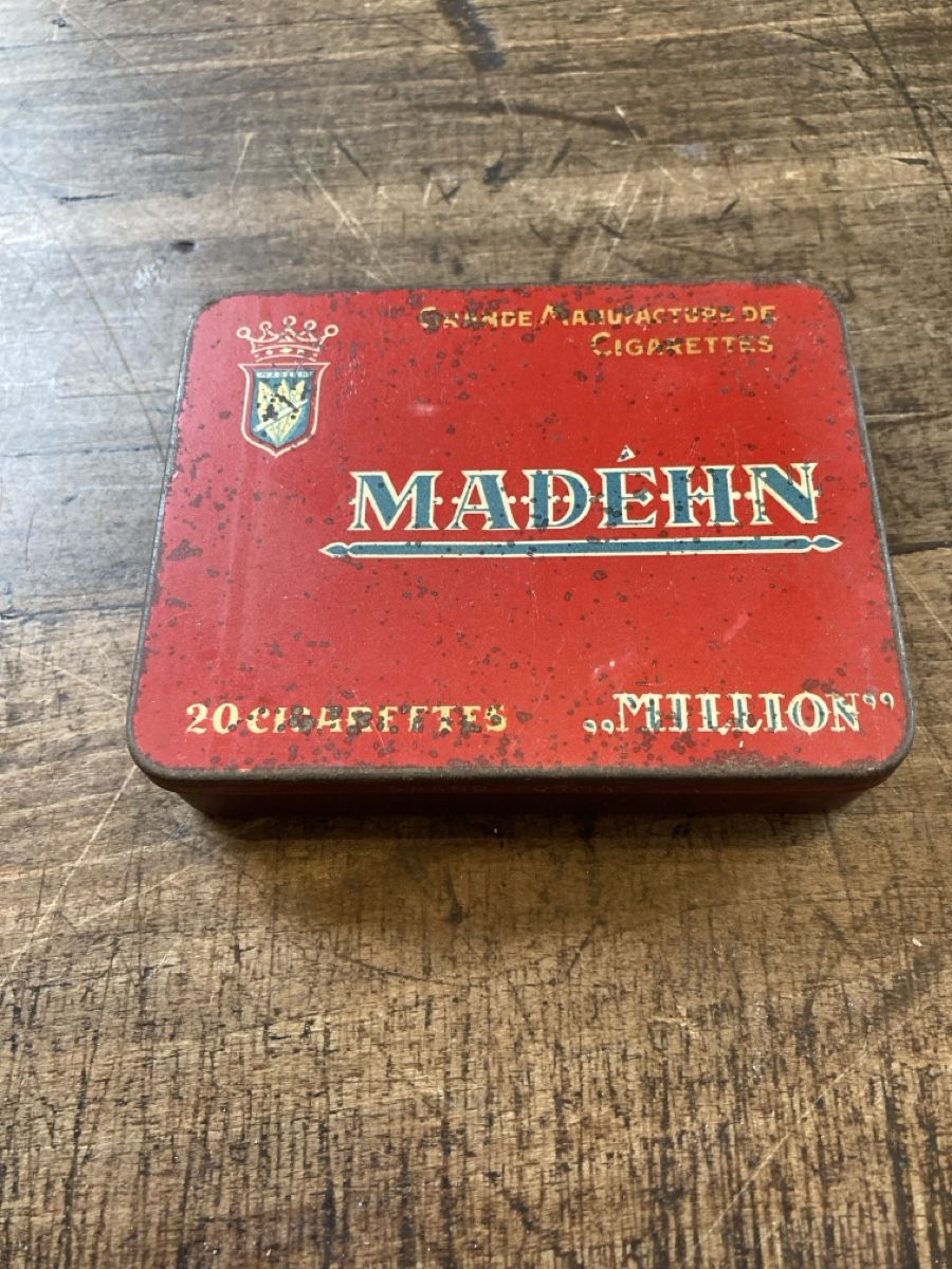 Tabacchi: Blechdose Madehn Cigarettes "Million" – Usato da Zürich venduto da Mueschelmau