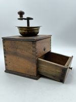 Antike Kaffeemühle Holz mit Messing – Handkurbel