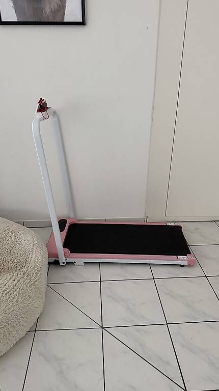 Vélos d'appartement: Pinkes Laufband – D'occasion à Fisibach par ayleen.selinaa