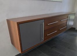 Sideboard Holz mit Schubladen und Türen guter Zustand