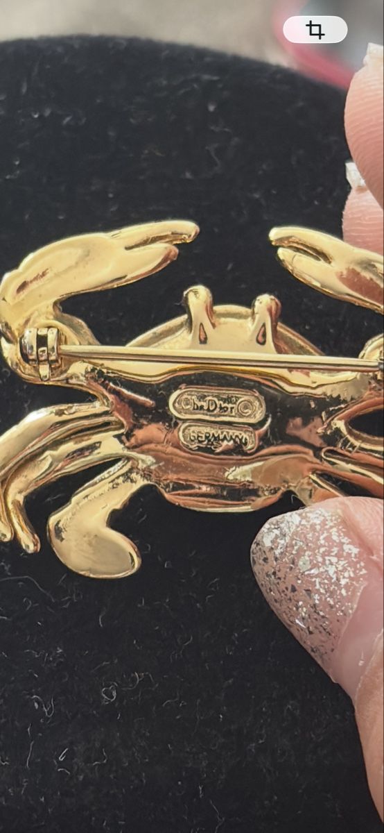 Dior Broschen & Nadeln: Vintage Dior Brosche Krebs Vergoldet mit Steinen  – Gebraucht aus Uznach von Vintage2022. 2