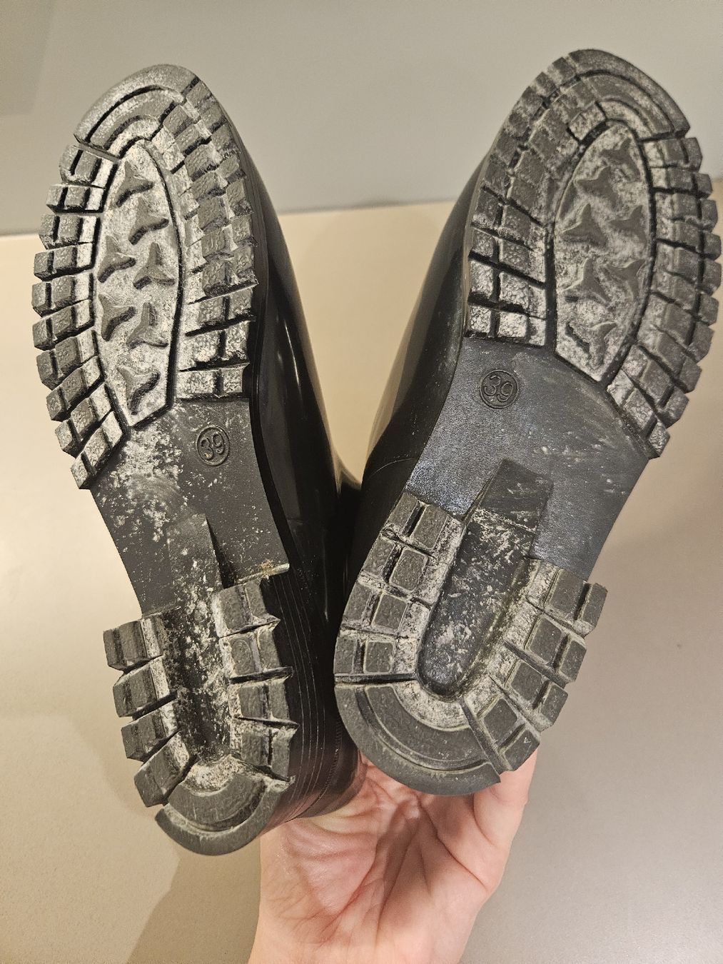 Dosenbach Scarpe da donna: Short Rain Boots Size 39 Black – Nuovo (secondo la descrizione) da Thalwil venduto da Sarah_Van_Nevel 2