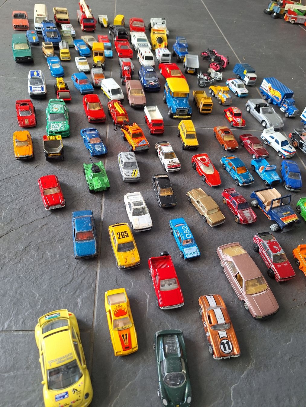 Giocattoli: Spielzeugautos verschiedene Modelle – Usato da Neftenbach venduto da robe11 1