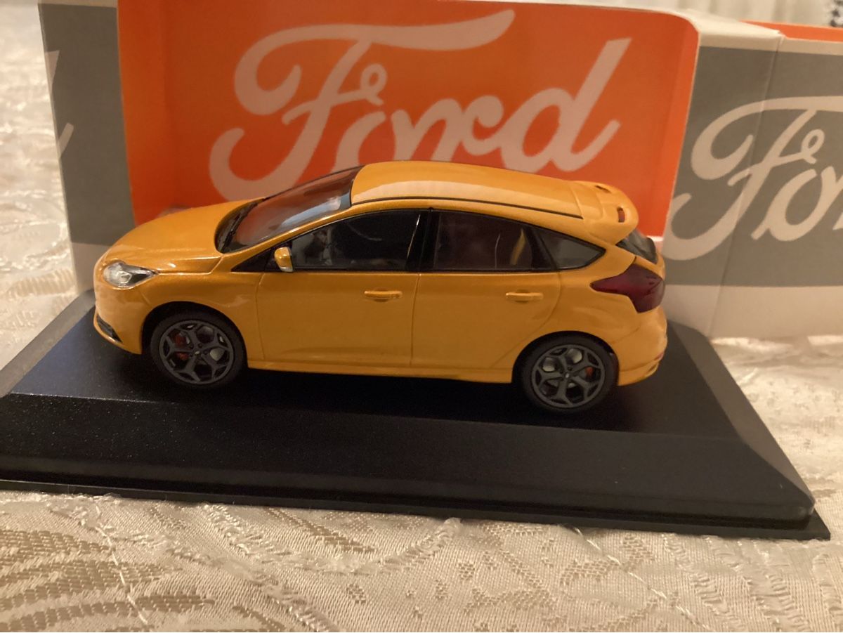 Ford Modellautos: Ford Focus ST – Neu und originalverpackt aus Flawil von Imperiosud 4