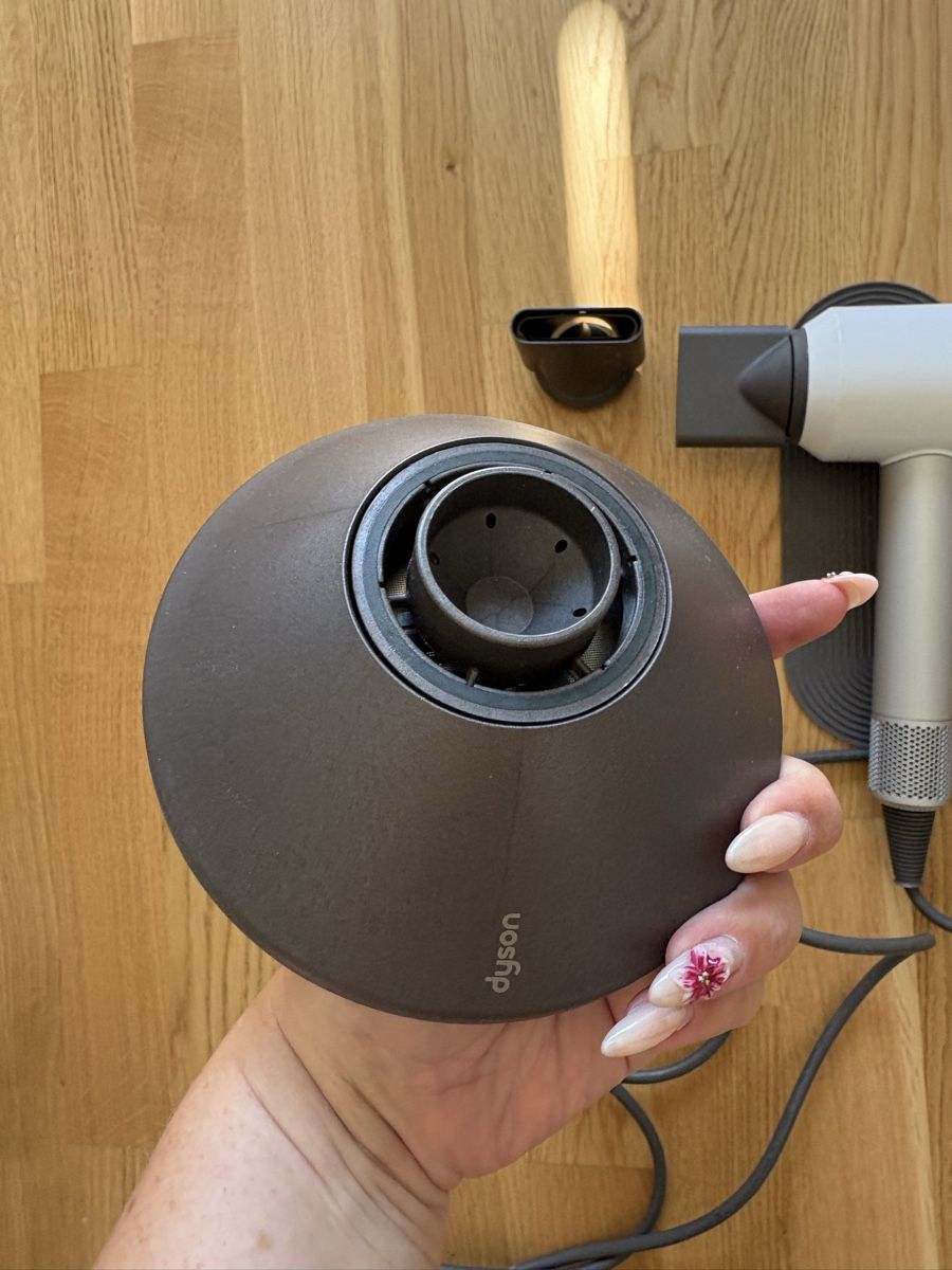 Dyson Asciugacapelli: Sèche-cheveux Dyson Supersonic avec accessoires gris – Usato da Neuchâtel venduto da nin_nm7t 1