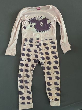 Allerliebstes hellrosa Pyjama mit Igeln, Gr. 98/104