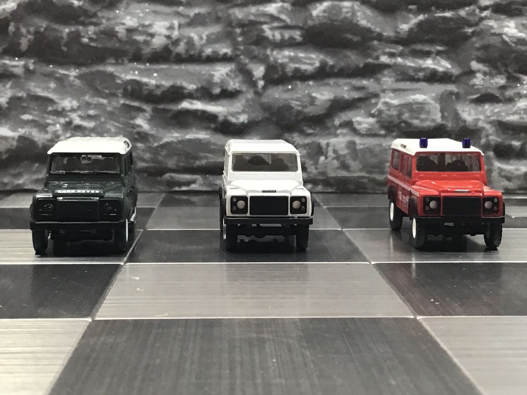 Busch Modellini d'auto: BUSCH 1:87 H0 LAND ROVER – Usato da Männedorf venduto da Spezial-Modelle