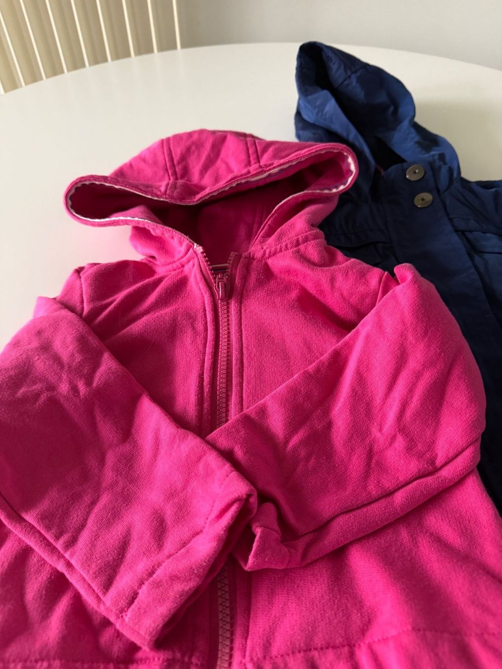 C&A Giacche & Cappotti: Uebergangsjacke Gr. 98 mit Kapuze (2xJacke in 1) – Usato da Dällikon venduto da dahi1 2