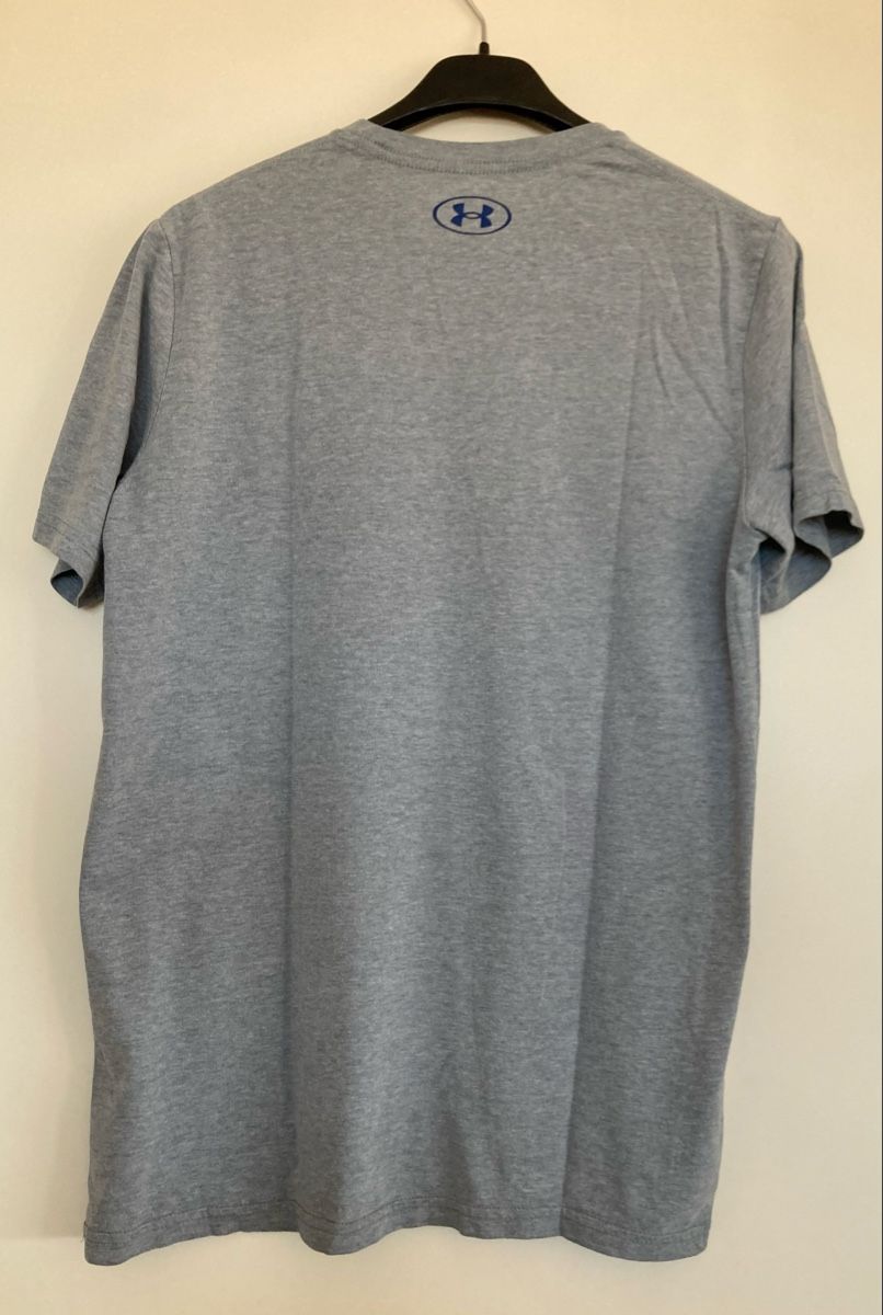 Under Armour T-Shirts: T-shirt Under Armour gris, taille S – Gebraucht aus Chêne-Bougeries von GiovannaDiLoreto 2