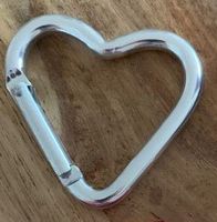 Kleiner Karabiner in Herzform NEU
