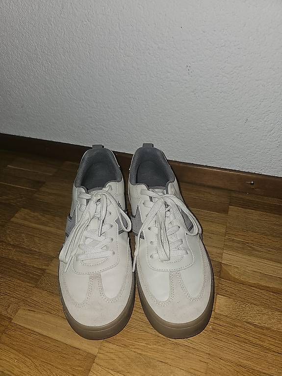 Pull&Bear Damenschuhe: Damen Sneakers PULL&BEAR  Gr.39, – Gebraucht aus St.Gallen von amaka01