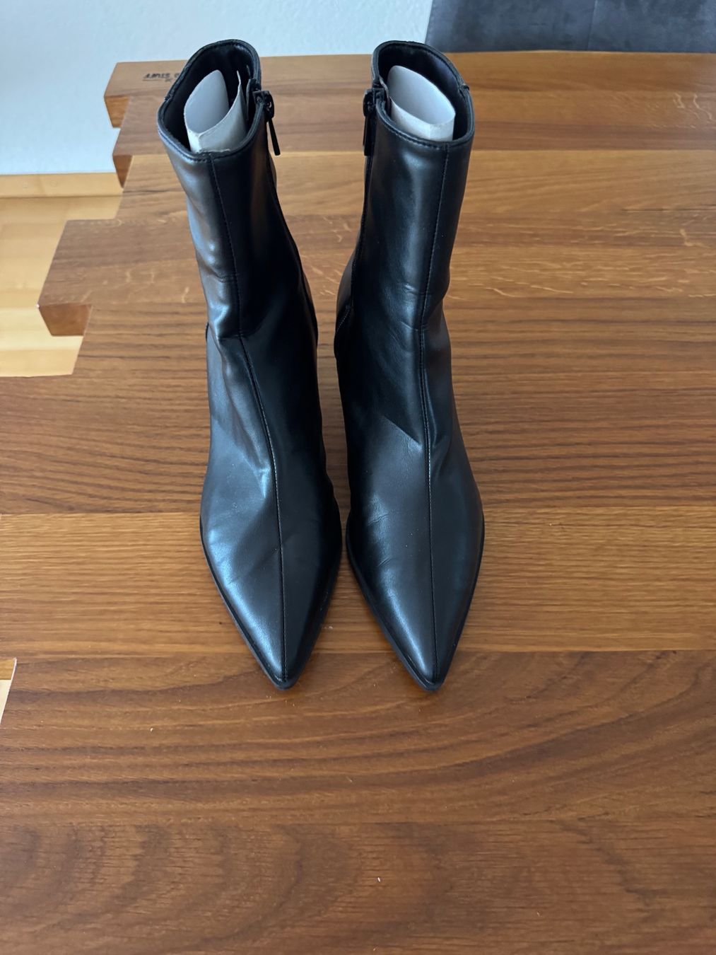 Zara Scarpe da donna: Schwarze Stiefeletten, Grösse 40 – Usato da Dübendorf venduto da Malcika1 2