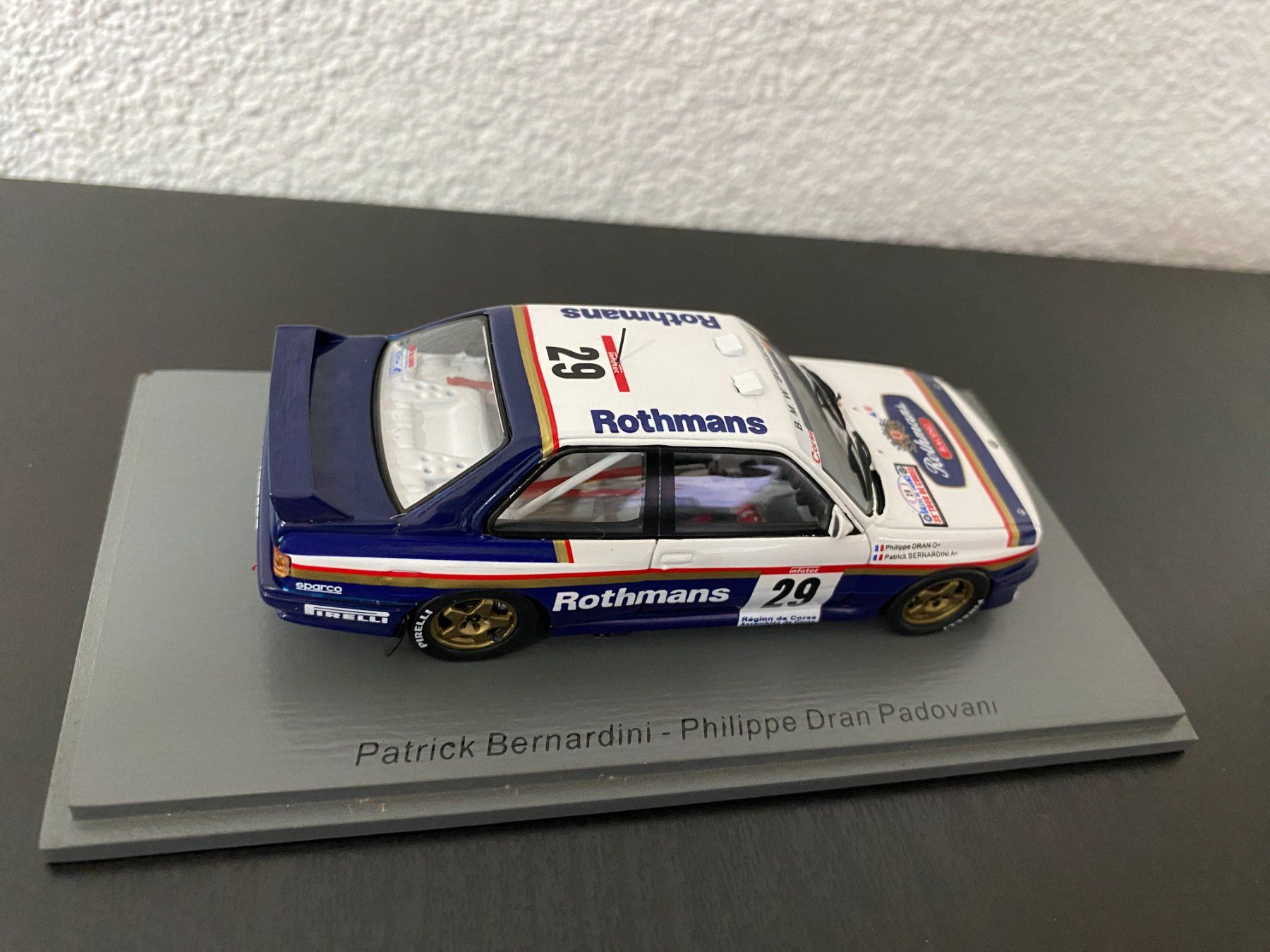 Spark Modellini d'auto: BMW E30 - Rothmans - Spark 1:43 – Nuovo e nell'imballaggio originale da Niederhasli venduto da Yotanke50 3