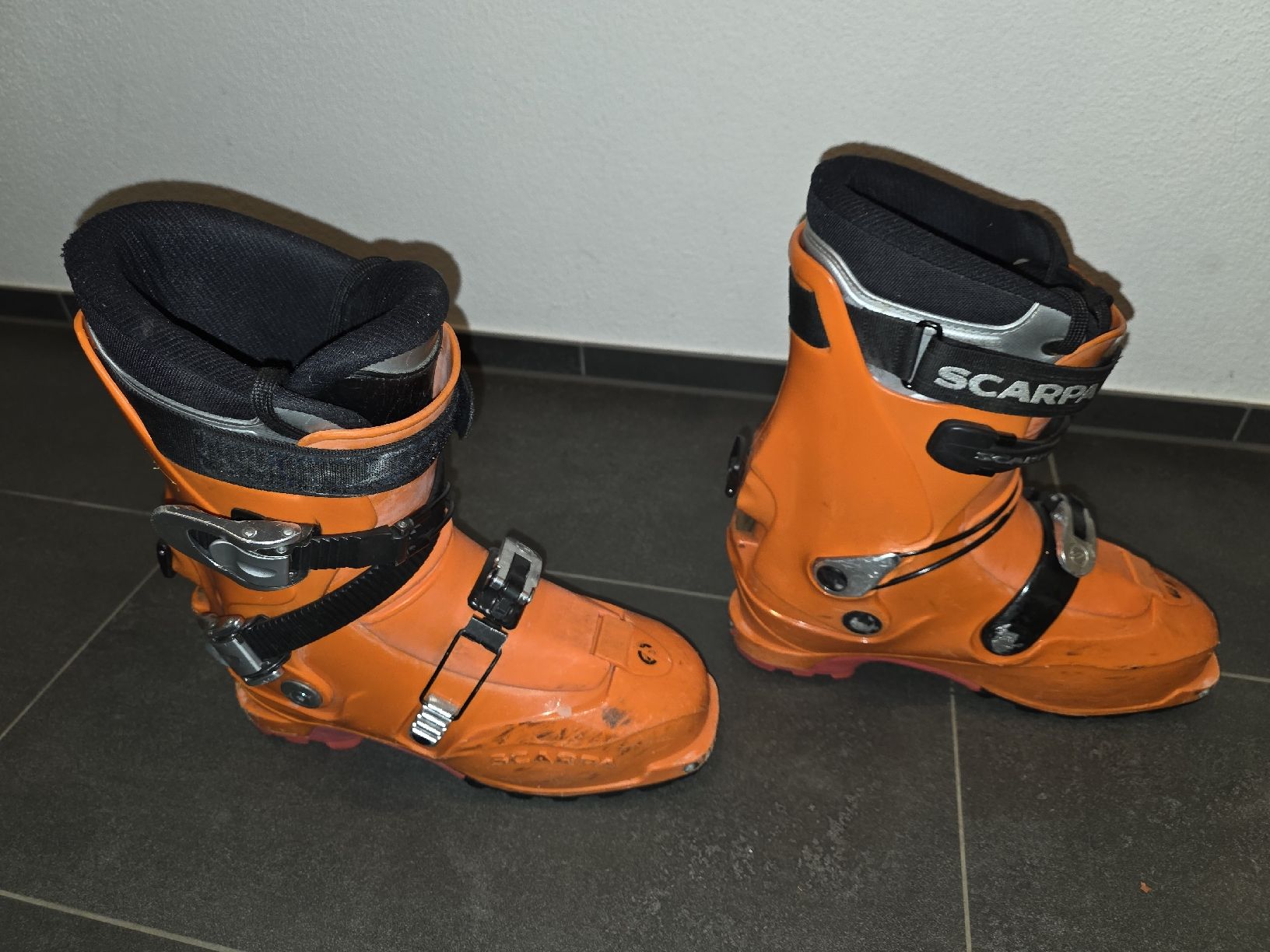 Scarpa Scarpe da uomo: Scarpa Tourenskischuhe, Grösse 43, – Usato da Ennetbürgen venduto da Czgrach 1