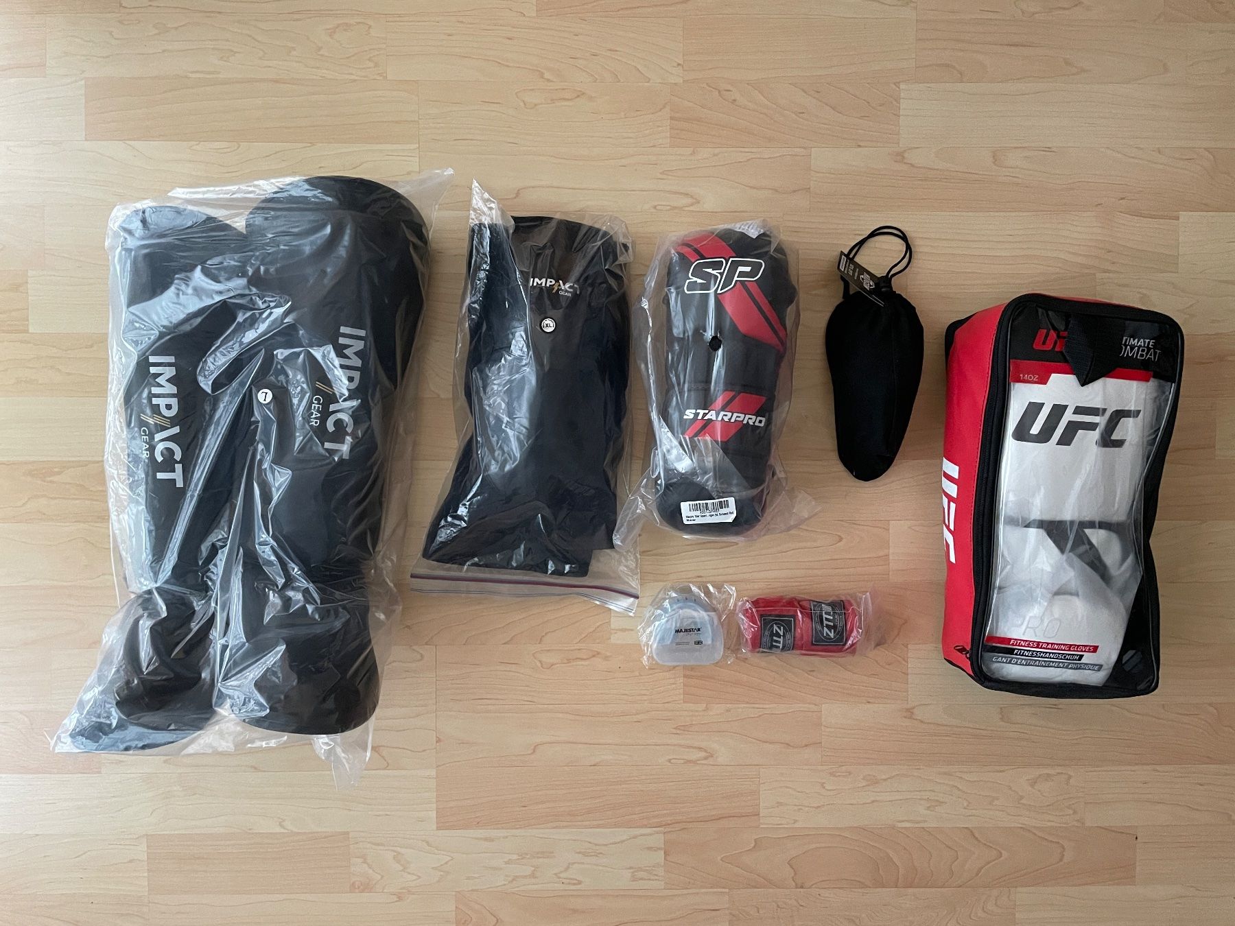 Lotti di vestiti: Neues komplettes Kampfsportset/MMA – Nuovo e nell'imballaggio originale da Zürich venduto da PhilipH94