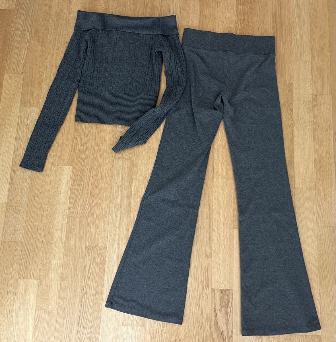 Bershka Lotti di vestiti: Set ensemble gris haut et bas  – Nuovo (secondo la descrizione) da Neuchâtel venduto da Ariane_vn00 3