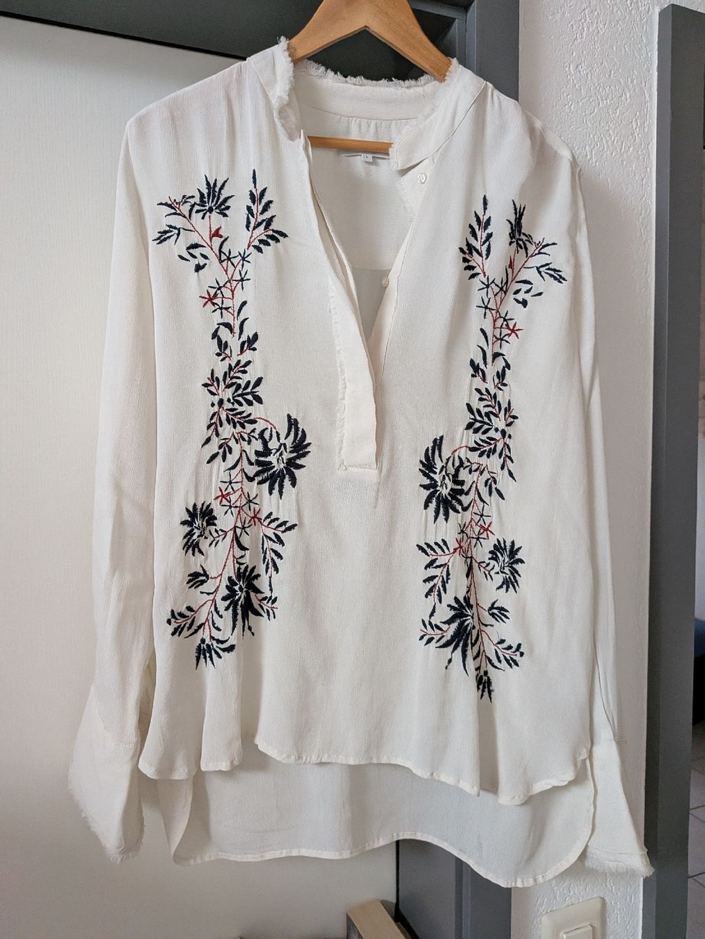 Camicette: Chice Bluse in Creme weiss  – Usato da Zuchwil venduto da Miss-Sunshine
