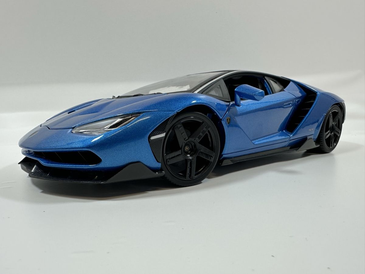 Maisto Modellautos: Lamborghini Centenario 1:18, blau-schwarz, MAISTO – Gebraucht aus Zofingen von rf9_x2xt