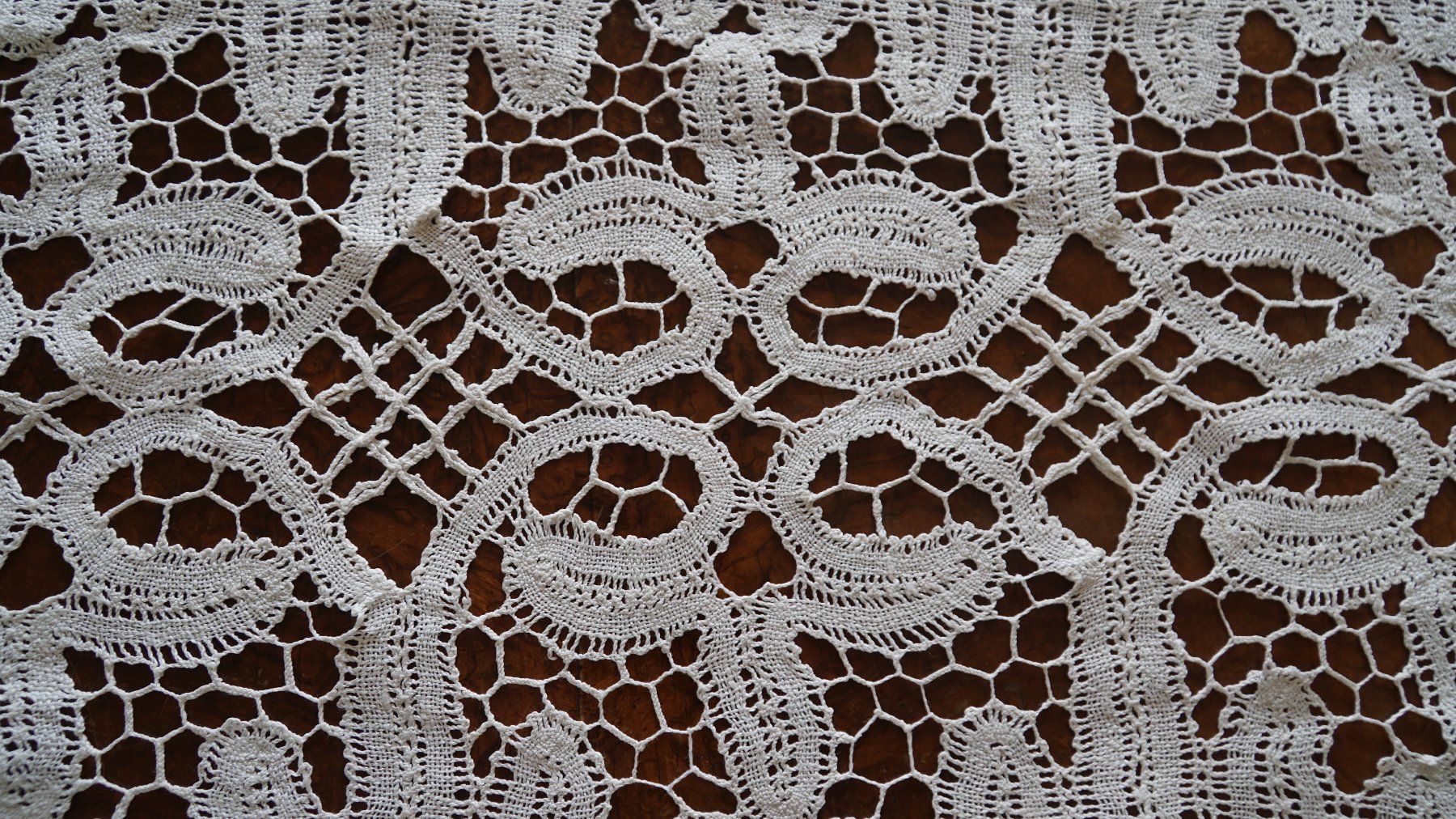 Altra biancheria da tavola: Klöppelspitze Läufer 92x40cm – Usato da Bern venduto da Antikbatik 4