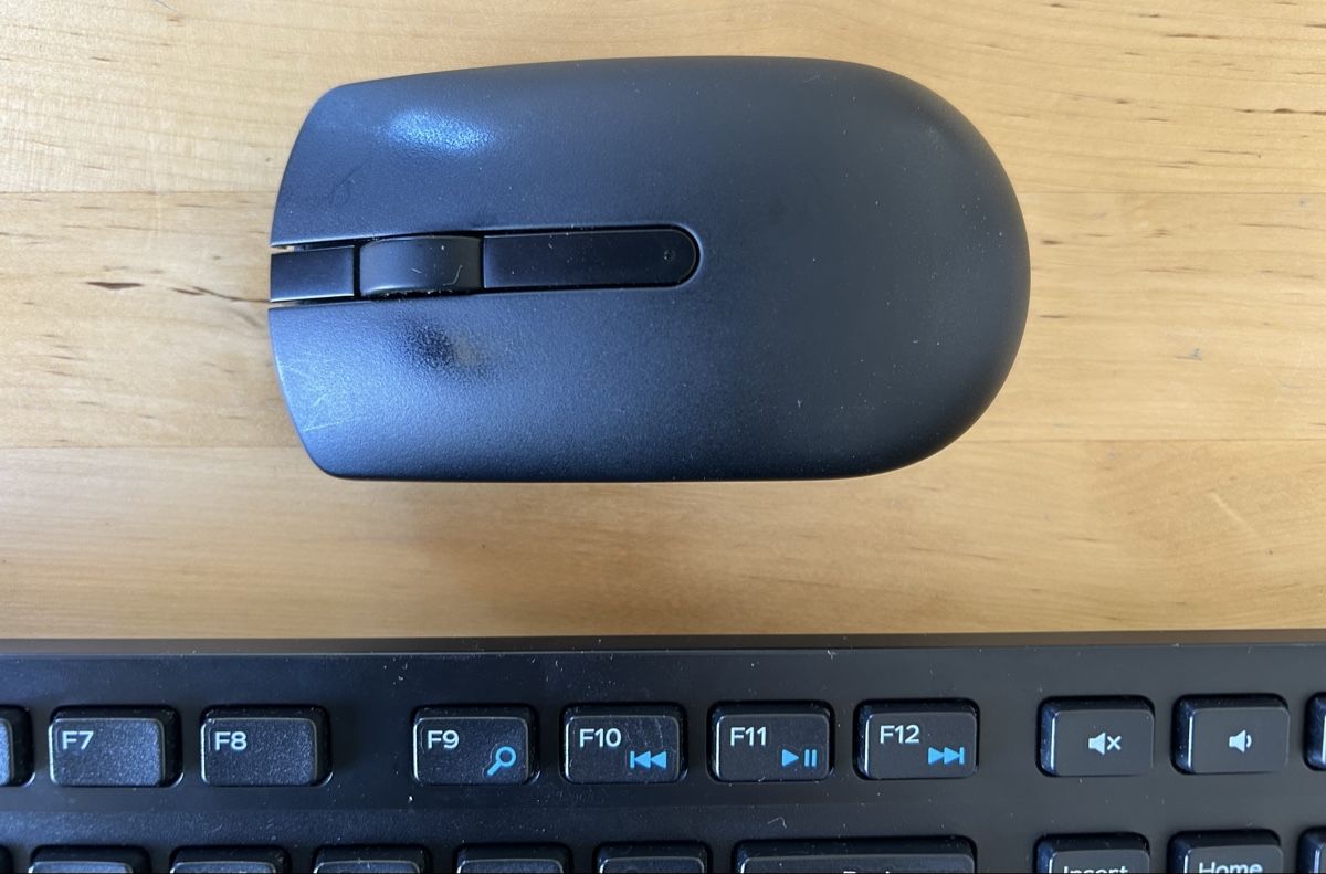 Dell Tastiere: Dell Qwerty Wireless Keyboard and Mouse – Usato da Zürich venduto da Sophie0569 2