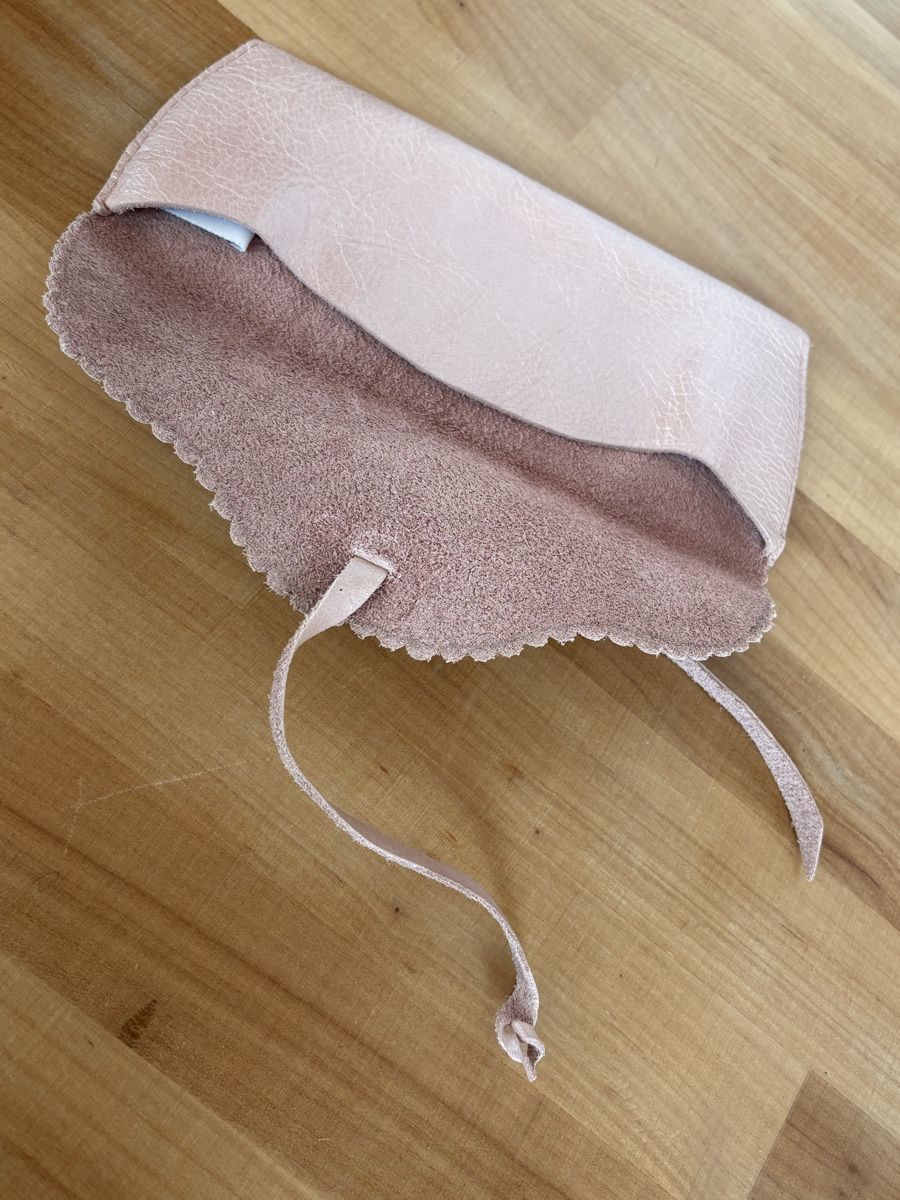 Altro in  Abbigliamento & Accessori: Brillen Etui aus Leder / rosa – Nuovo (secondo la descrizione) da Rümlang venduto da SchumBru10 1