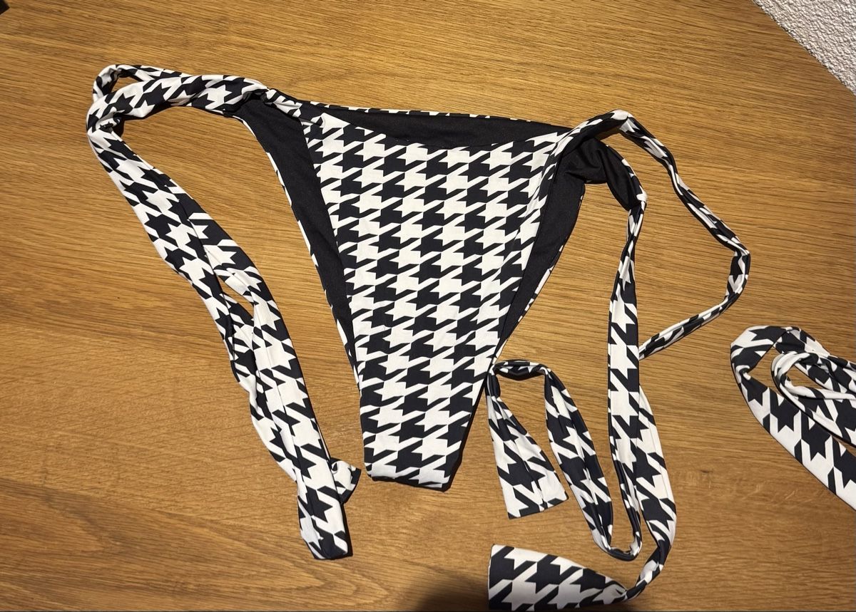 Costumi da bagno & Bikini: Frankies Bikini Bottom – Usato da Dinhard venduto da emi_6jdk