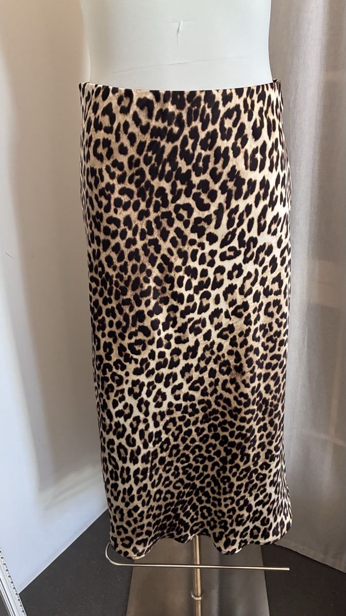 H&M Gonne: Rock mit Leopardenmuster Laenge 86cm NEU – Nuovo (secondo la descrizione) da Bäretswil venduto da Viechel