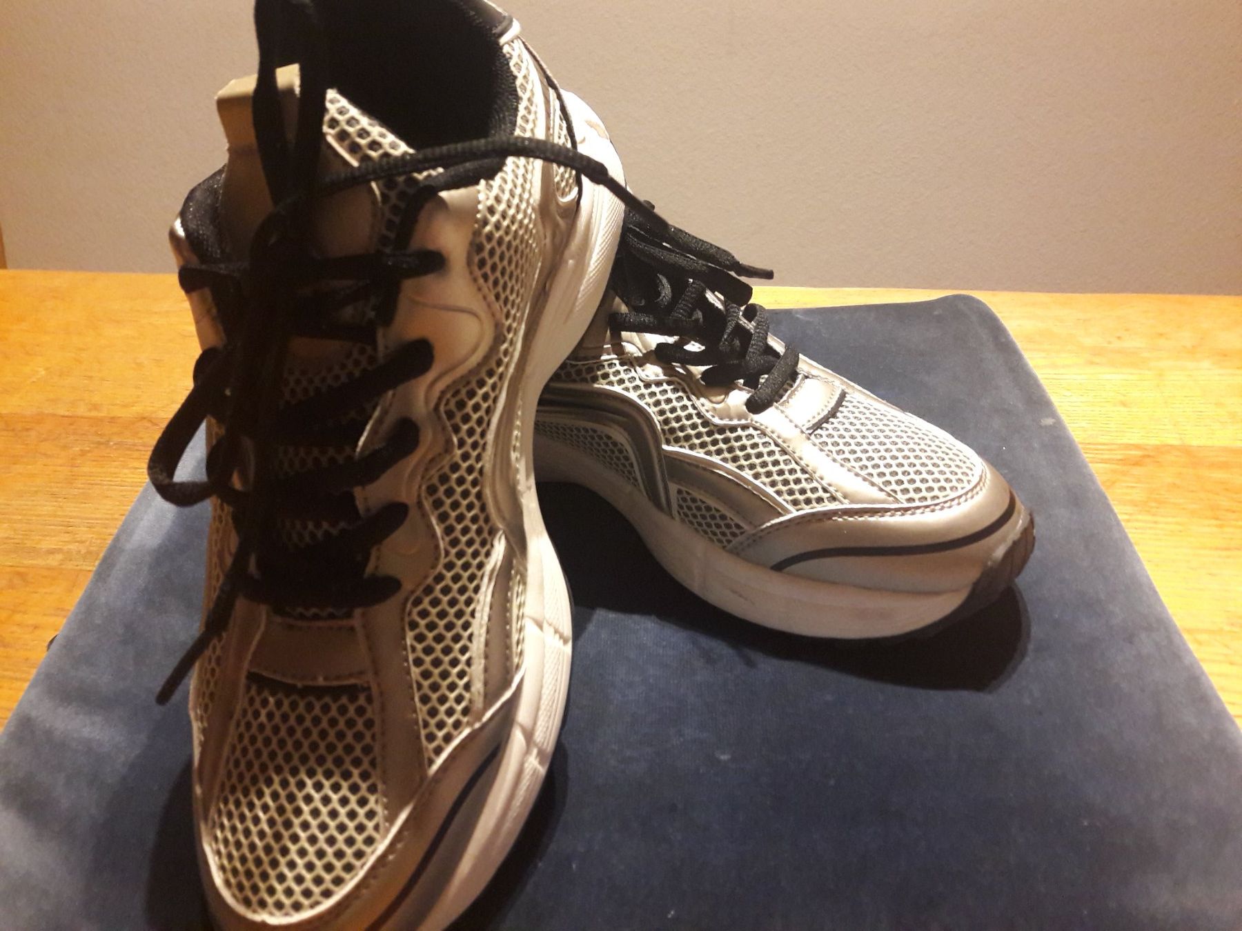 Damenschuhe: SCHUHE - 39 - Gold - CATWALK  - NW – Neu (gemäss Beschreibung) aus Luzern von miocarobabbonetoscan 2