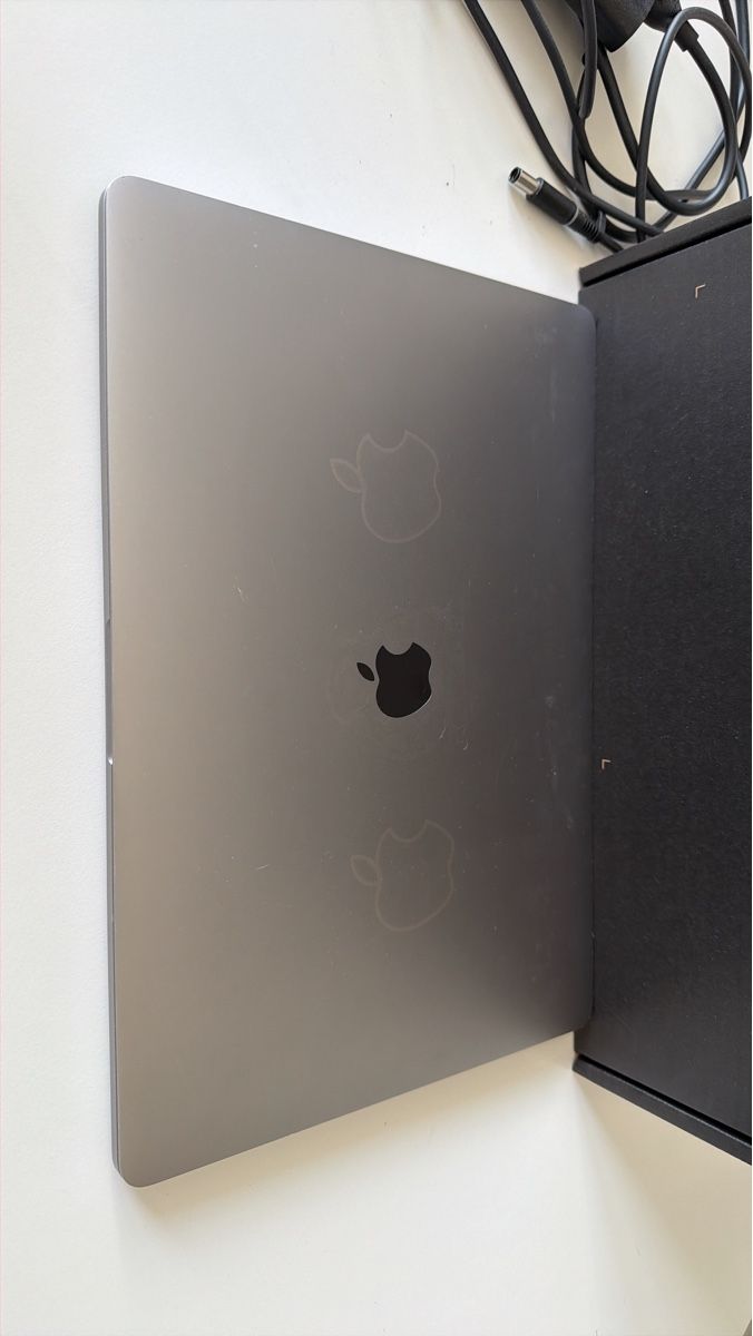 Apple Notebooks: Apple MacBook 16 zoll – Gebraucht aus Oberhasli von vinu.5