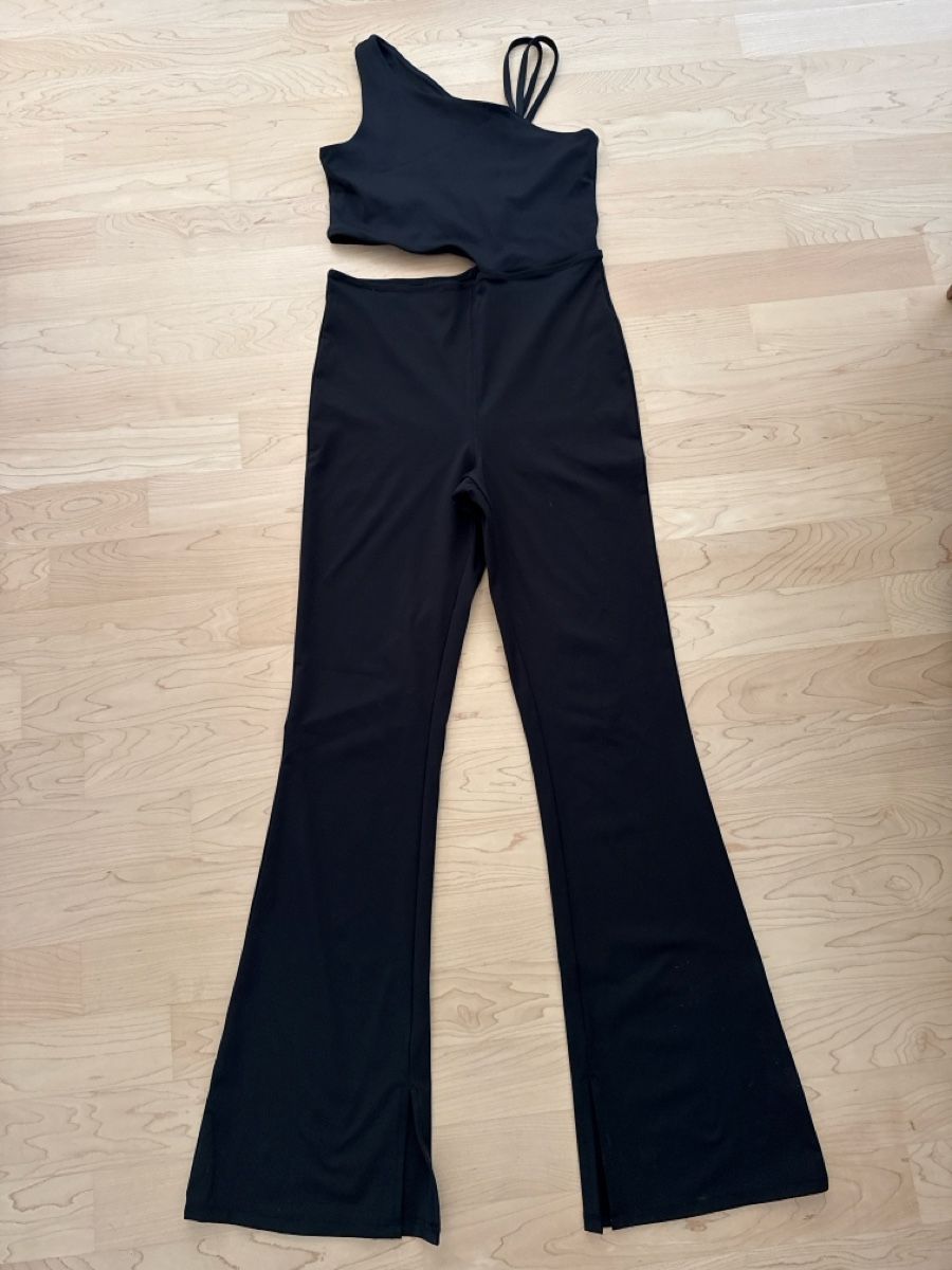 H&M Tute: H&M Move Jumpsuit mit Cut-Out S – Usato da Rorschacherberg venduto da galylea 1