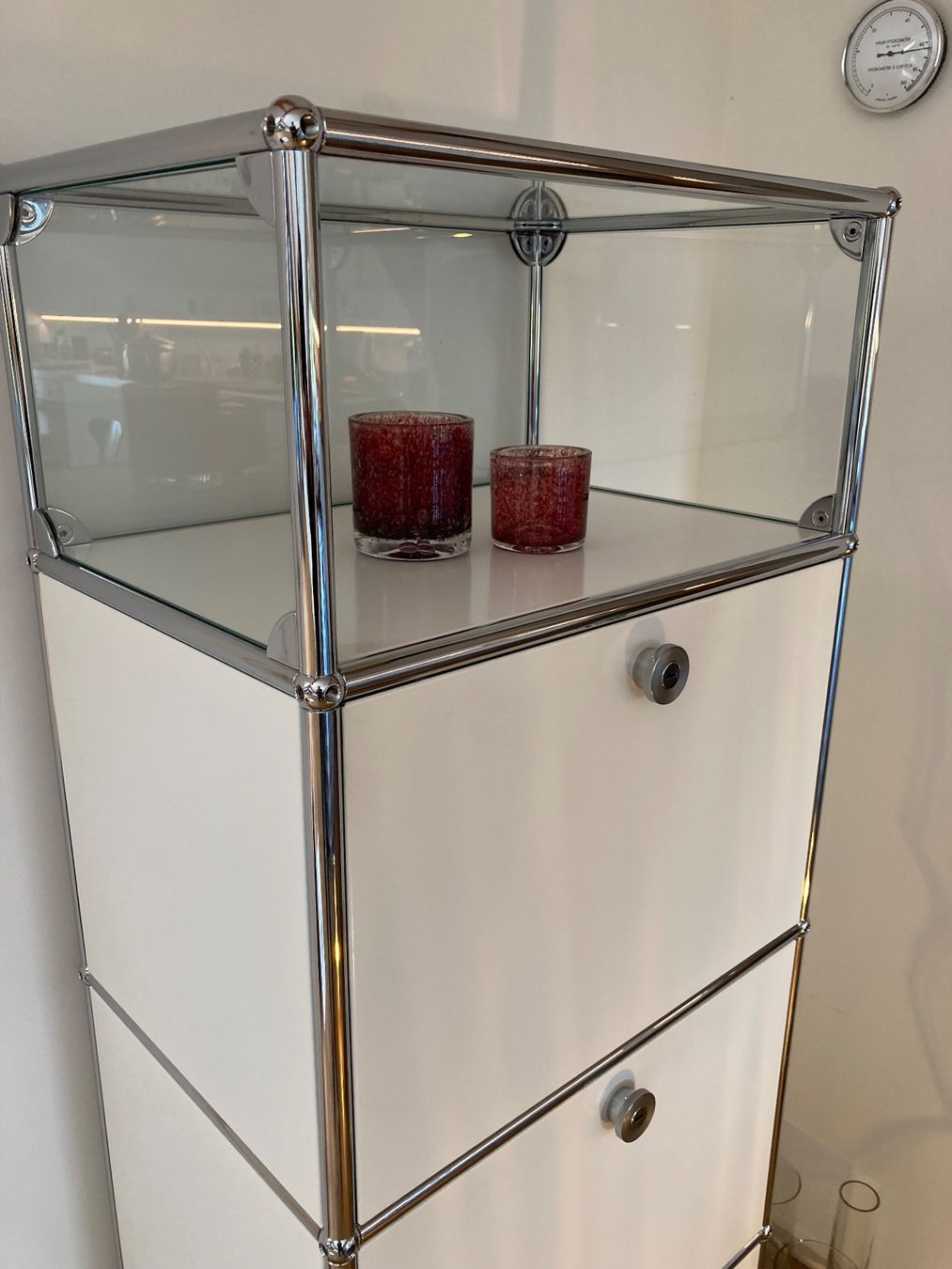 USM Regale: REGAL MIT GLASAUFSATZ, USM – Gebraucht aus Edlibach von SELECTION-26 4