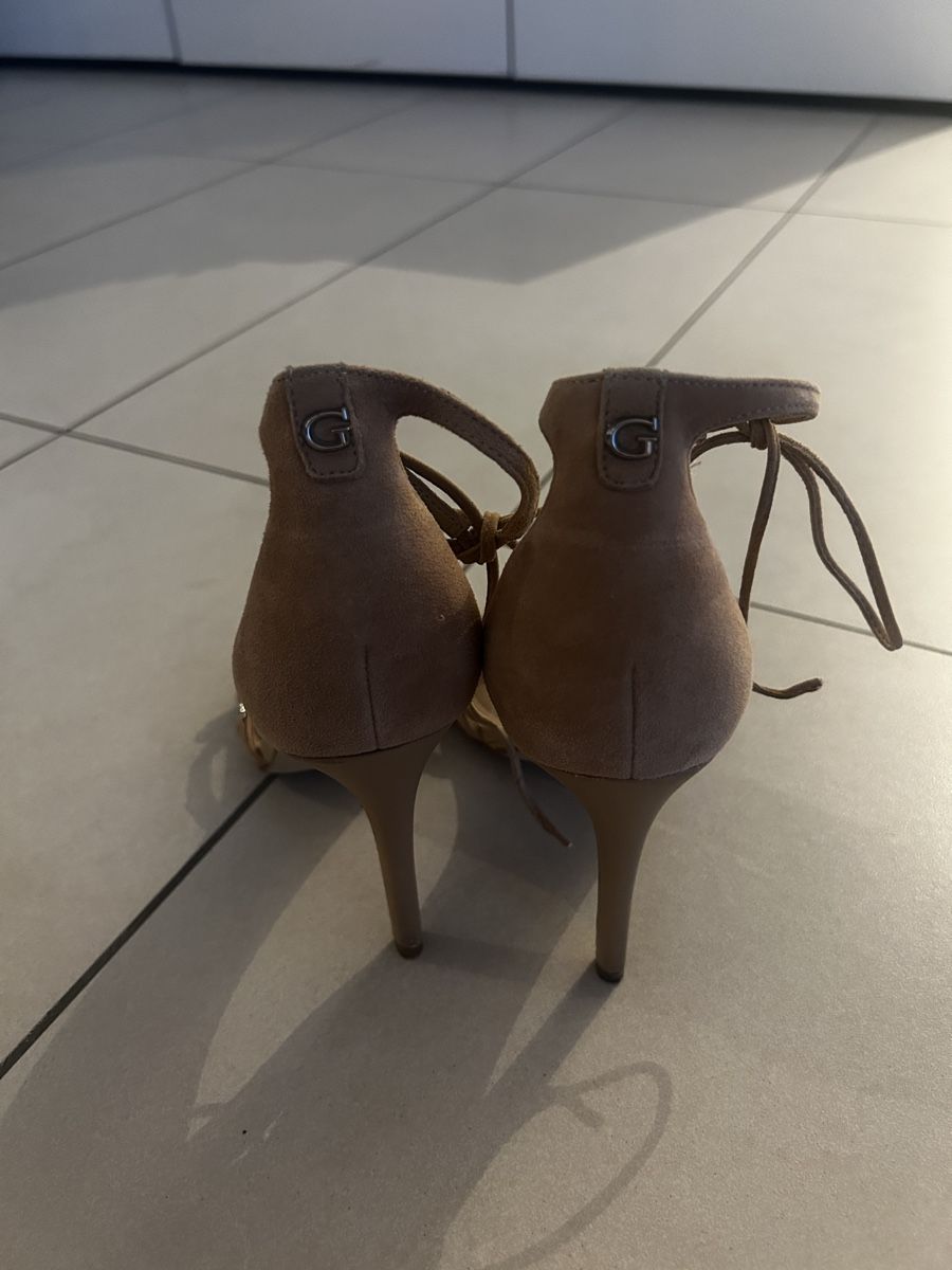 Guess Scarpe da donna: Guess Absatzschuhe mit Strasssteinen – Usato da Horw venduto da just_one_haru 2