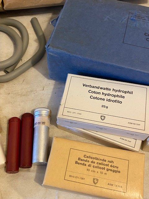 Kit di pronto soccorso: LOT VERBANDSMATERIAL  CH ARMEE – Usato da Chur venduto da silbermon 3