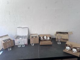 Verschiedene Gläser und Tassen (72)