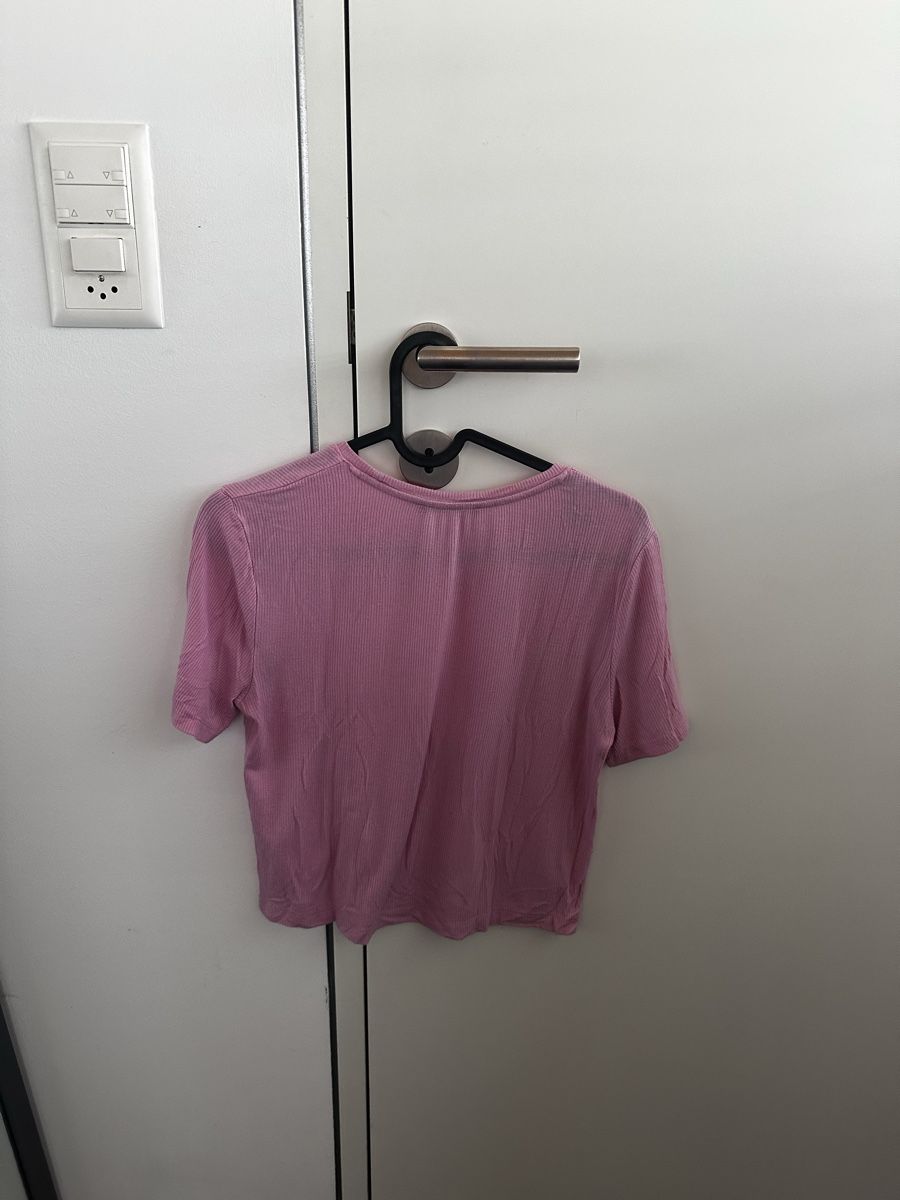 Zara T-shirt: Pinkes T-Shirt – Usato da Romanshorn venduto da laa_279h 1