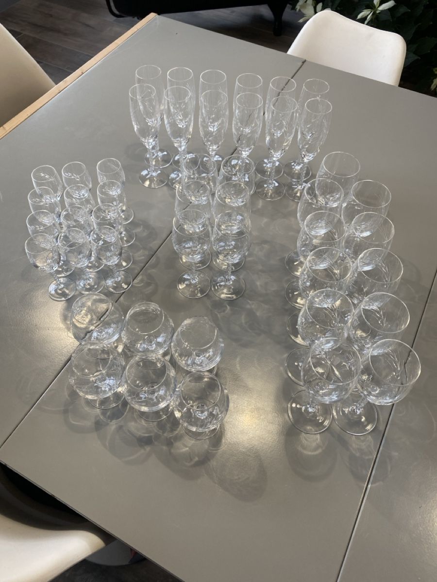 Gläser: Verre en cristal – Gebraucht aus Renan BE von tiftiff