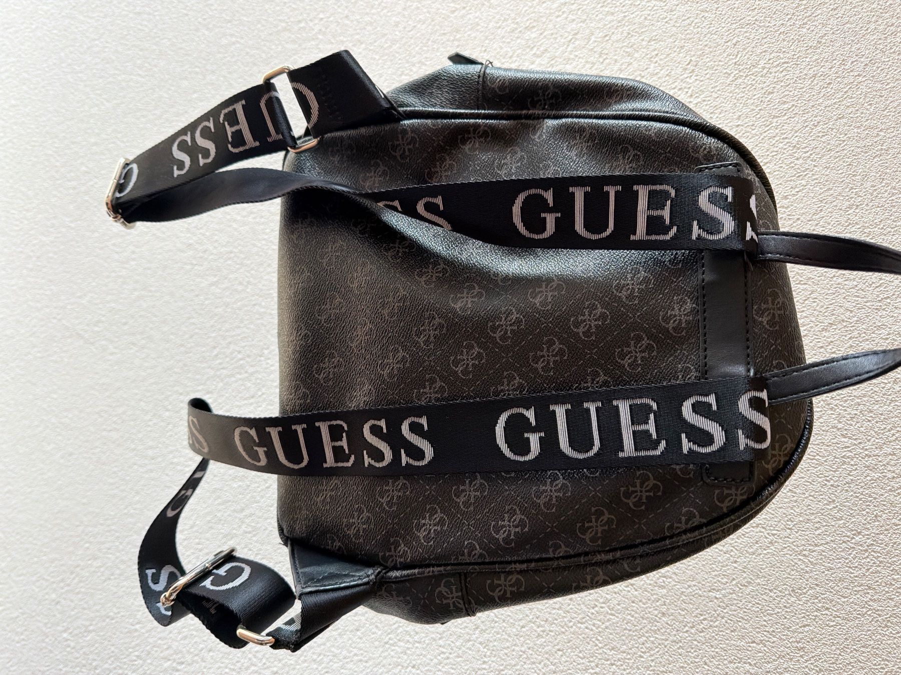 Guess Rucksäcke: Guess Rucksack – Gebraucht aus Eggerberg von Truffi99 1