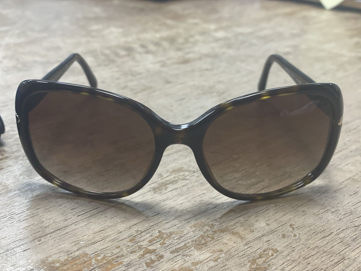 Prada Brillen & Gläser: Prada Sonnenbrille – Gebraucht aus Schaffhausen von marakesch41
