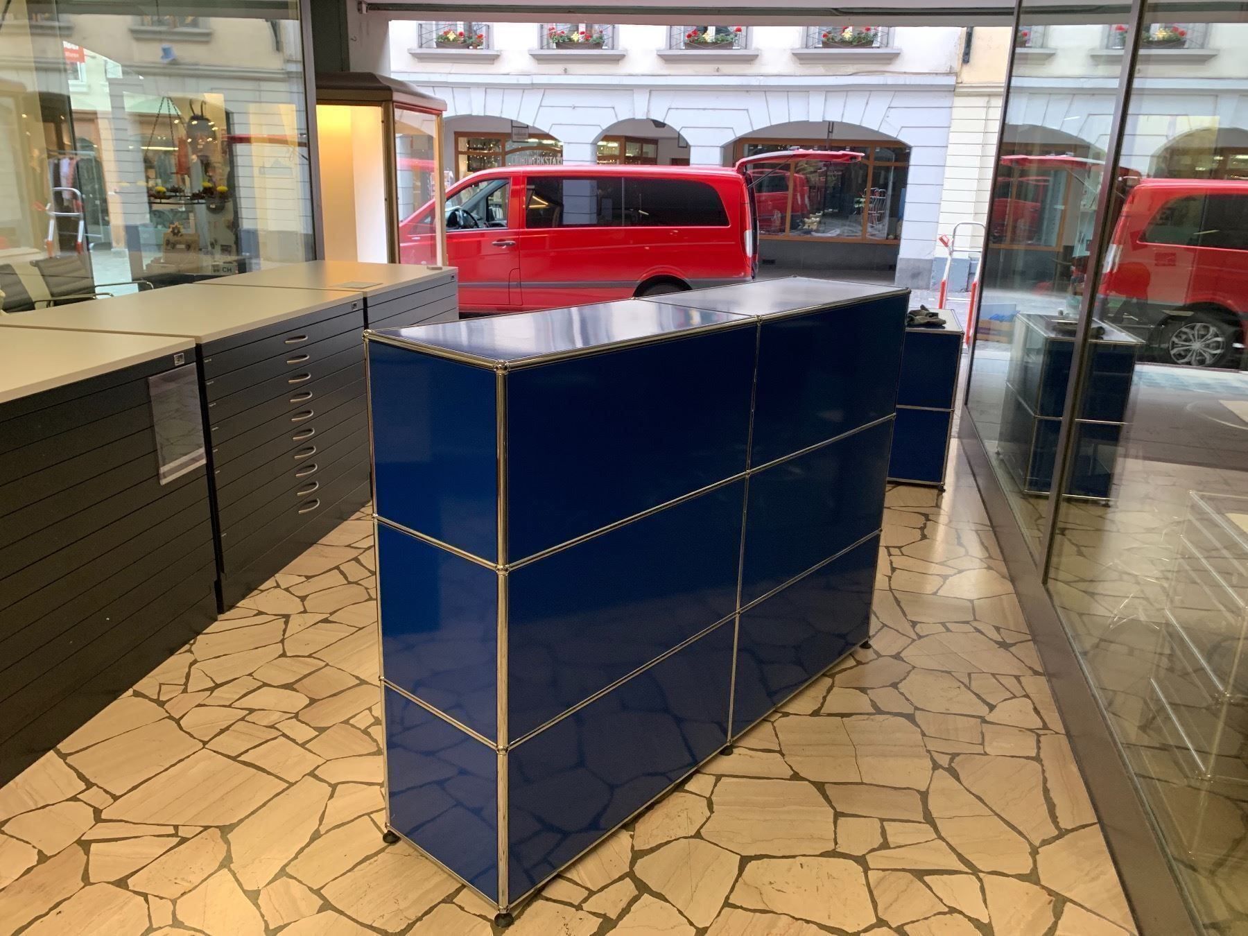 USM Scaffali: USM Highboard Blau Lieferung Gratis – Usato da Thun venduto da Thuno6 4