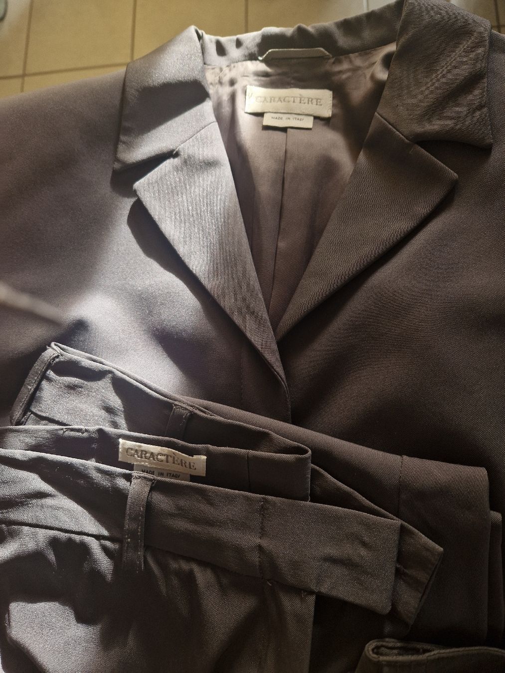Lotti di vestiti: set di vestiti da donna diverse marche – Usato da Arbedo venduto da Gyn 4