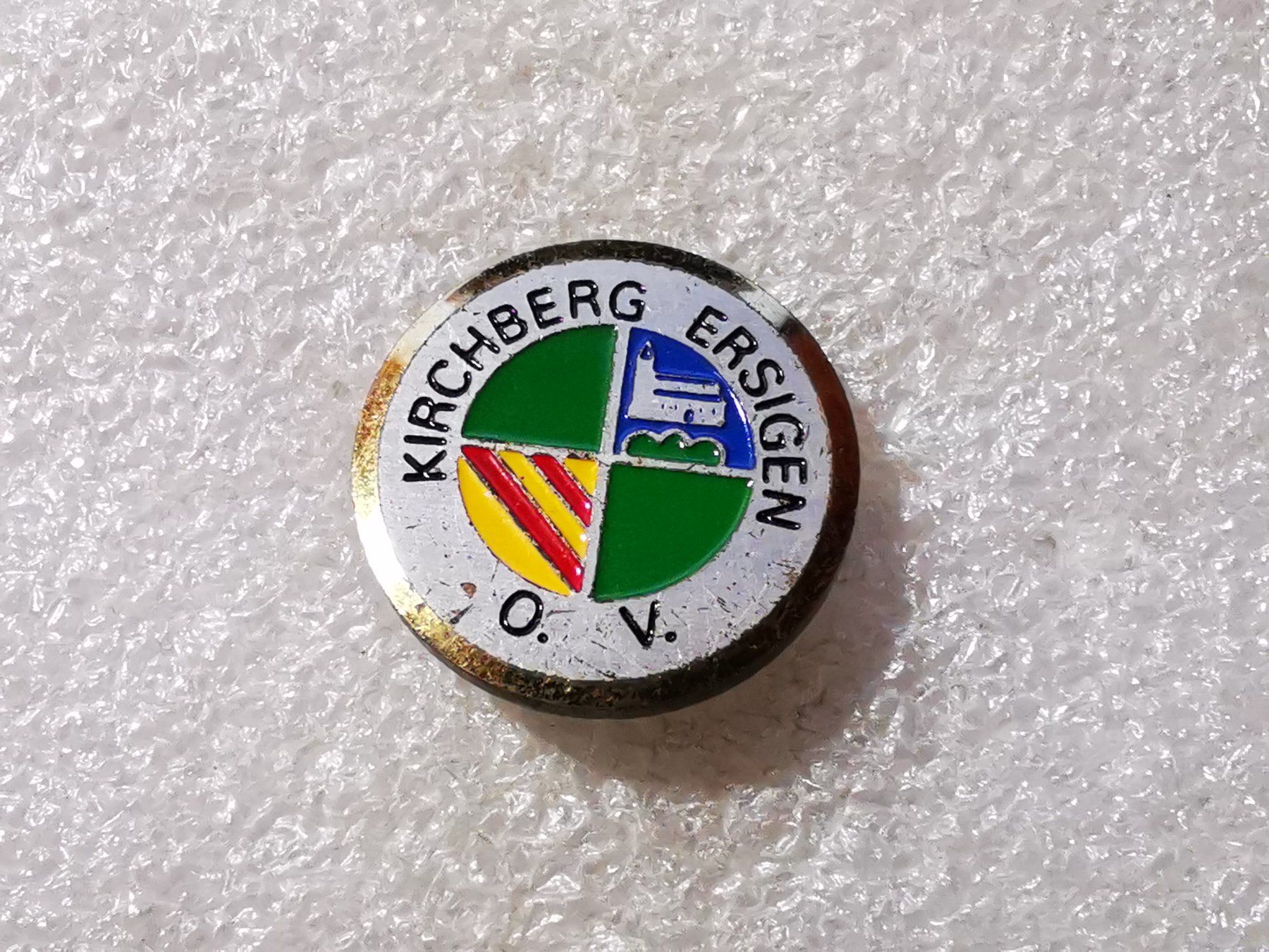 Placchette & Badge: Ansteckpin 68: O.V. Kirchberg Ersigen – Usato da Oppligen venduto da Pin-Fall-Shop
