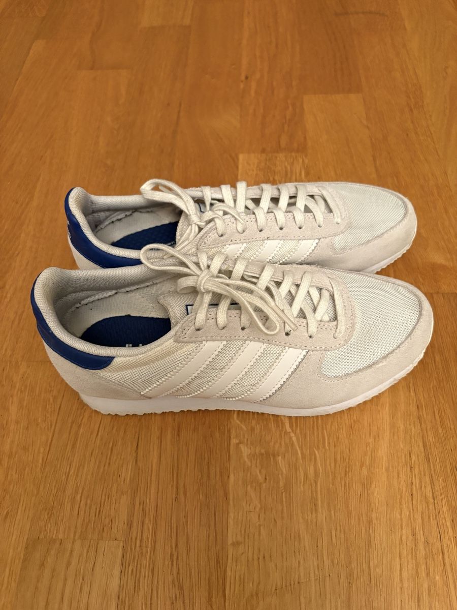 Adidas Chaussures femmes: Adidas 37 1/3 – D'occasion à Bern par pandapanda
