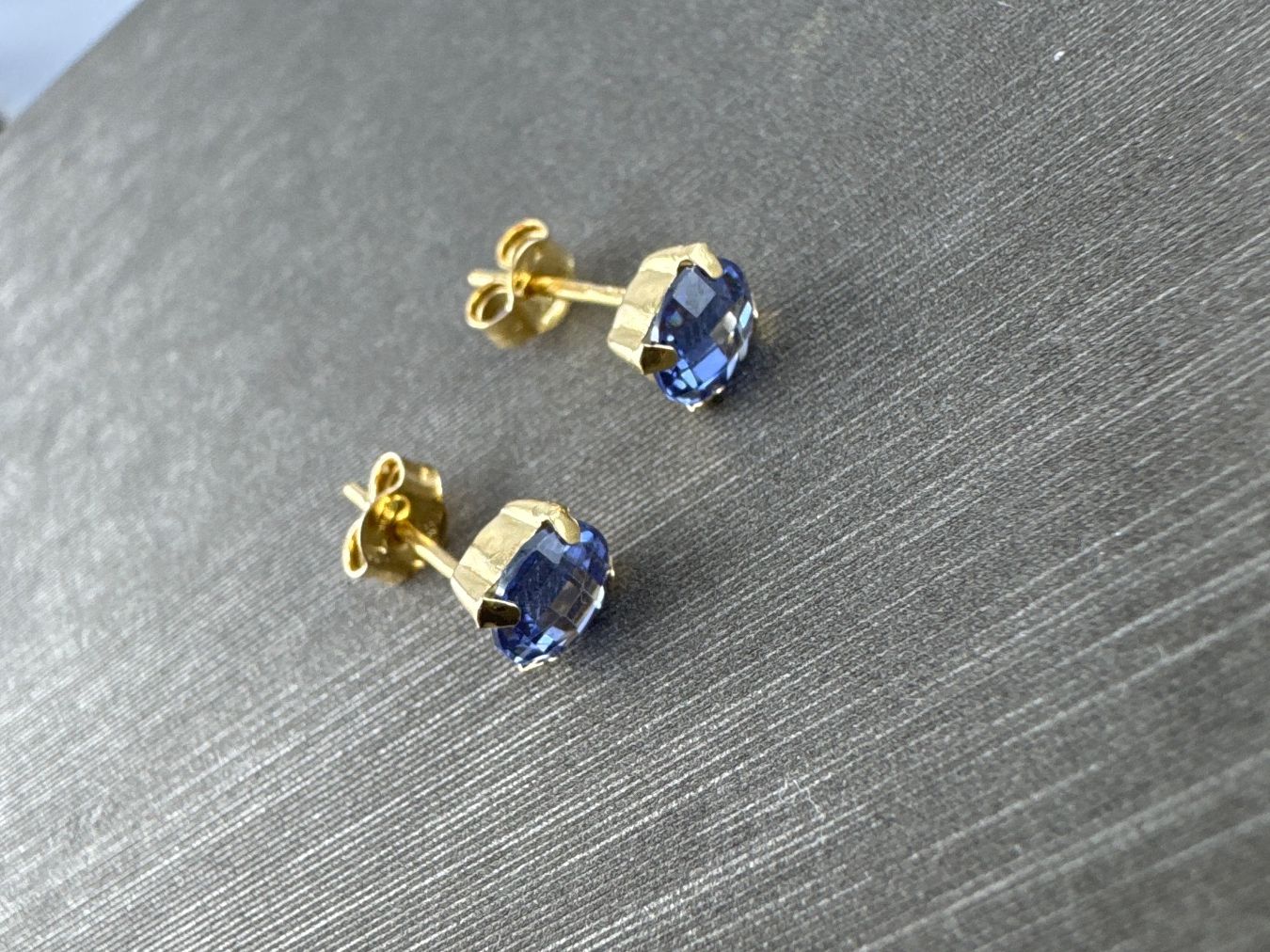 Orecchini pendenti & Orecchini a lobo: Ohrstecker 750 Gold – Usato da Niederuzwil venduto da leo_8857 1