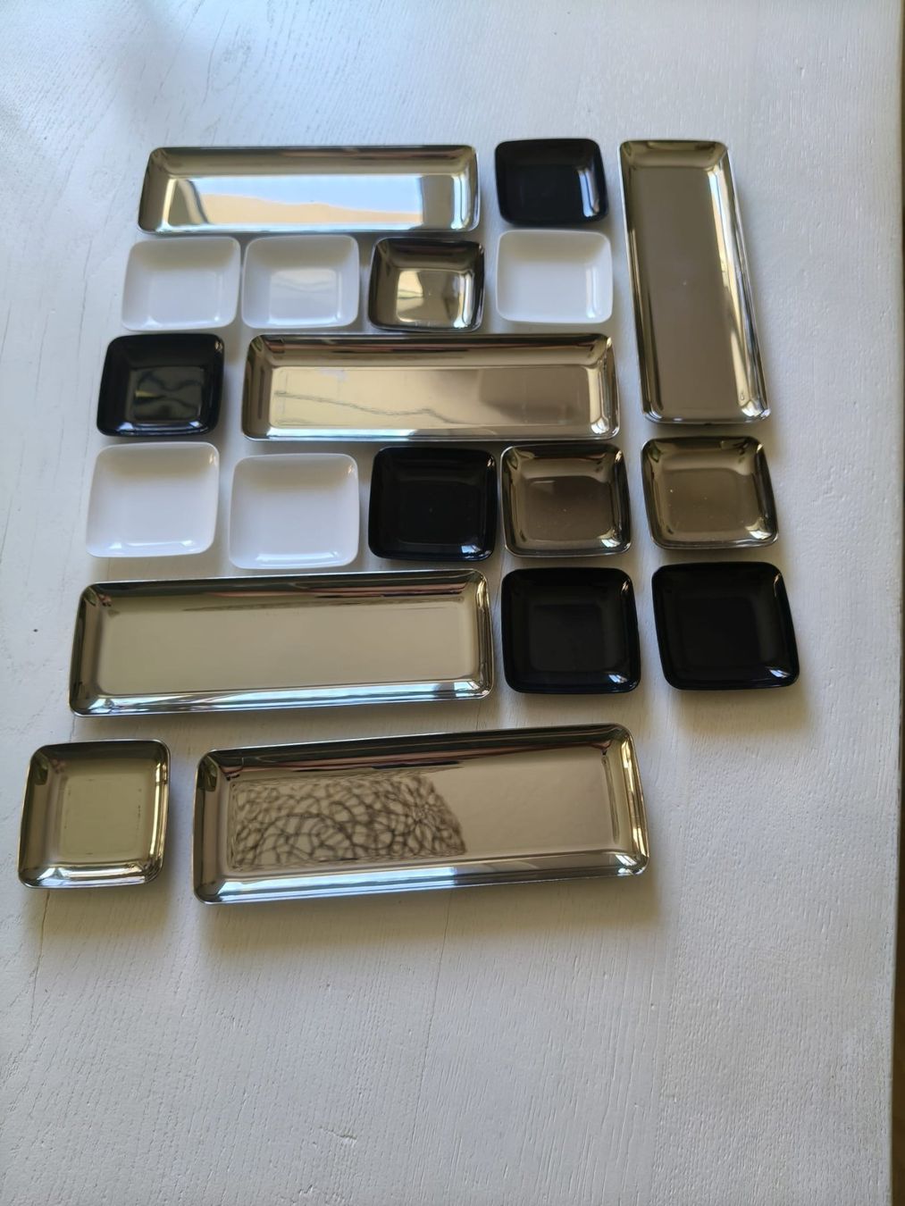 Set di piatti: Einweggeschirr Mini Plates – Usato da Winterthur venduto da Arkadii 1